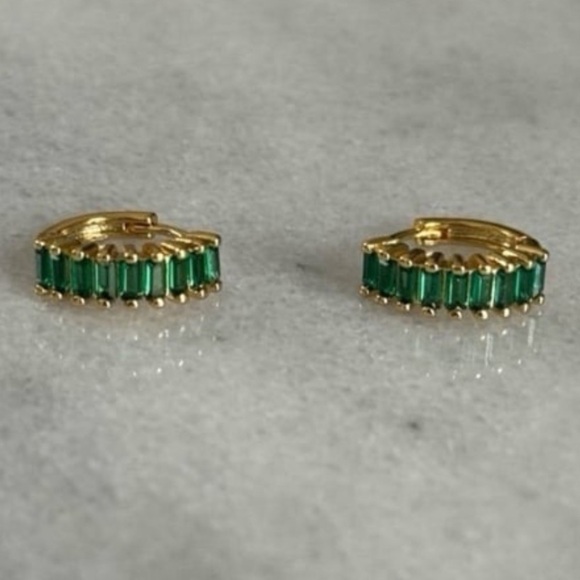 Modest Lu Jewelry - Gold Thick Green Crystal Huggie Hoop Earrings

 Brand New